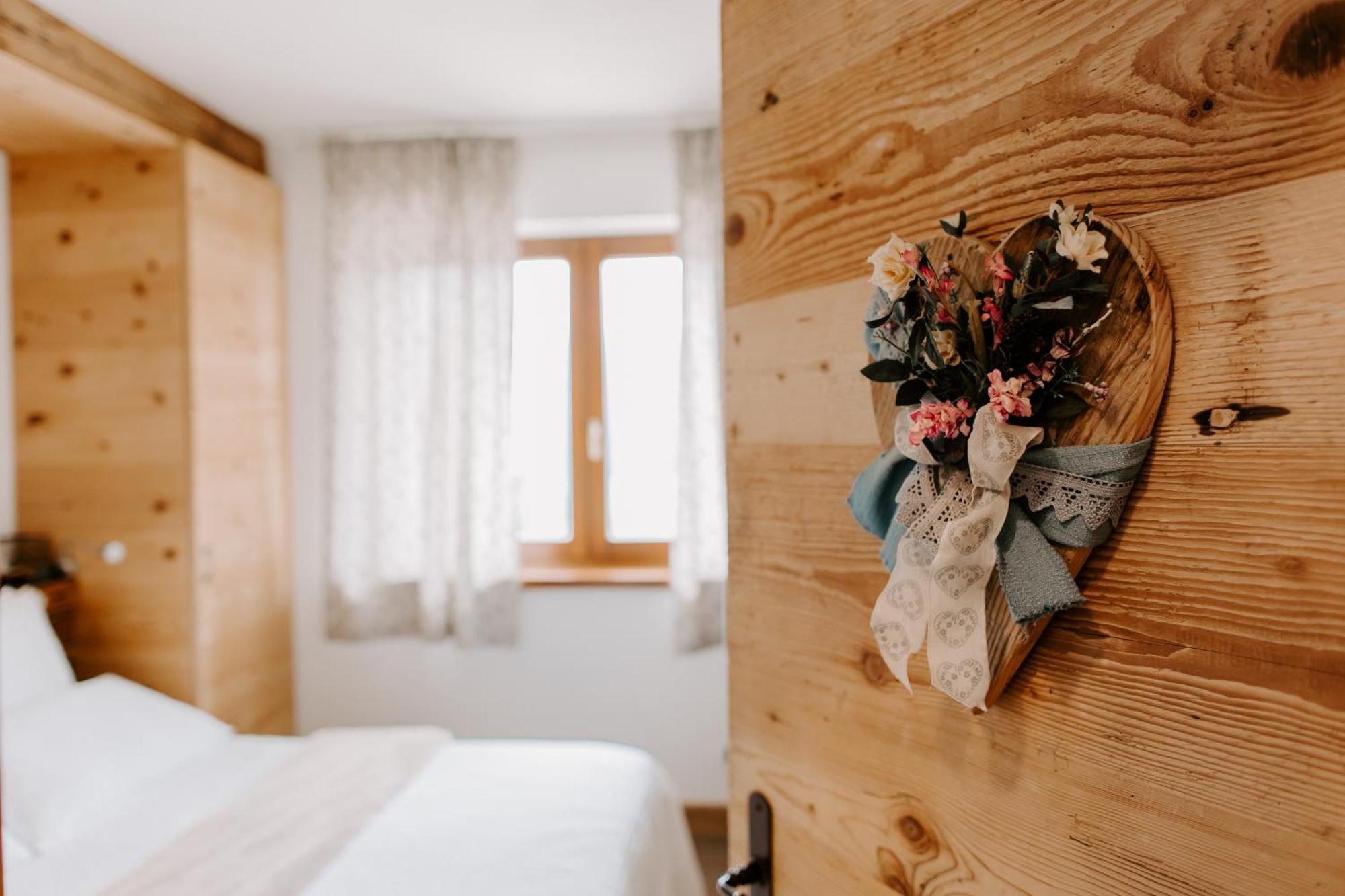 Fra Rose E Mughi * Domegge di Cadore