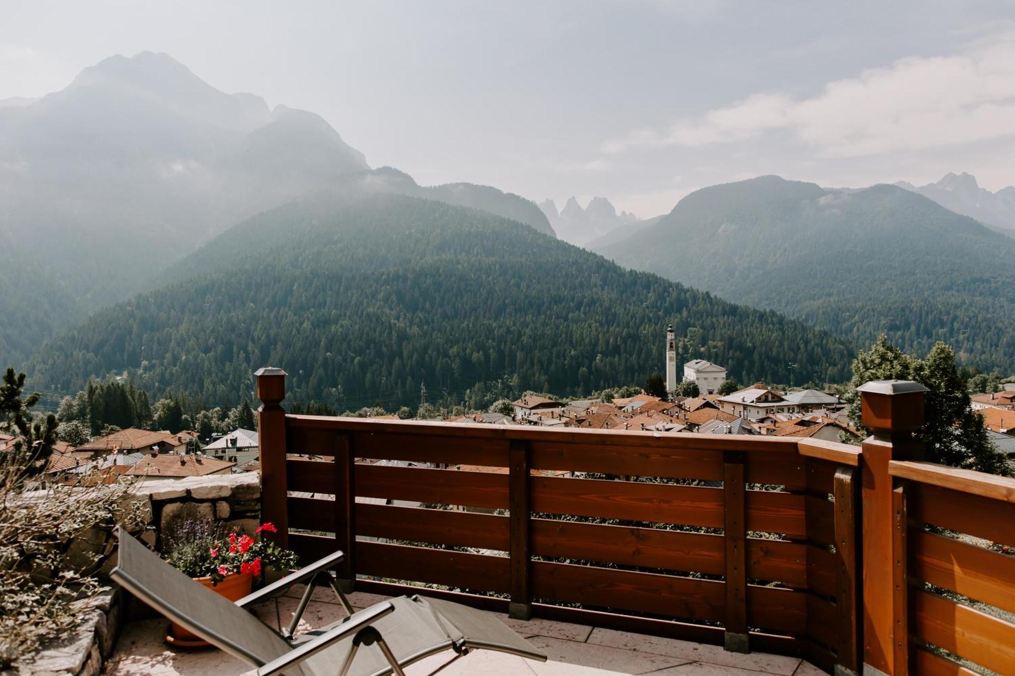 Fra Rose E Mughi Domegge di Cadore
