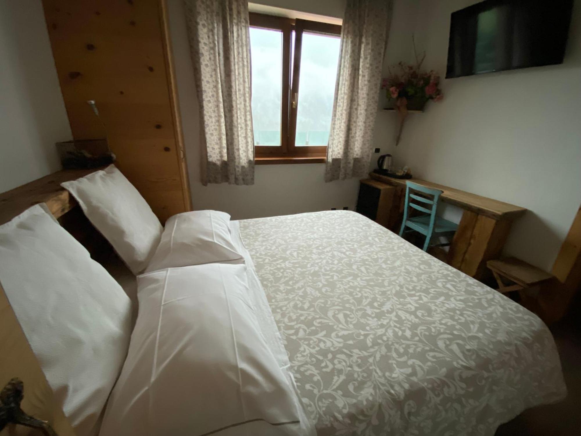 Fra Rose E Mughi * Domegge di Cadore